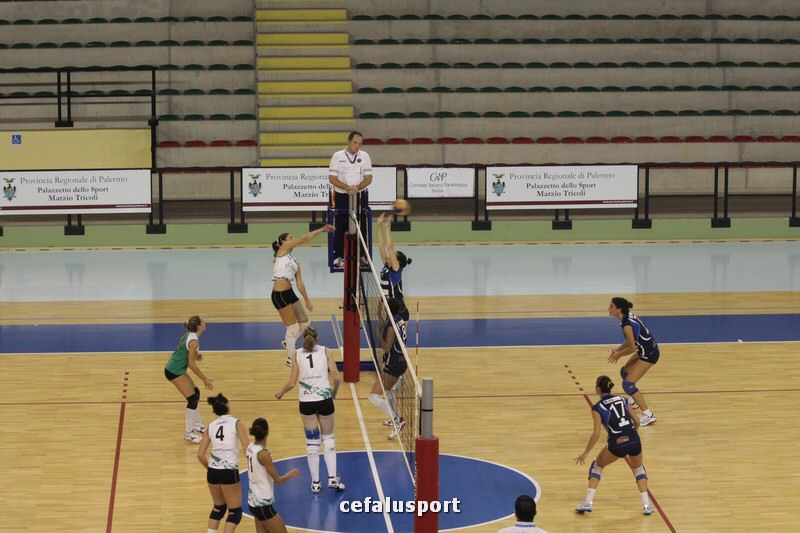 111030 volley 216_tn.jpg